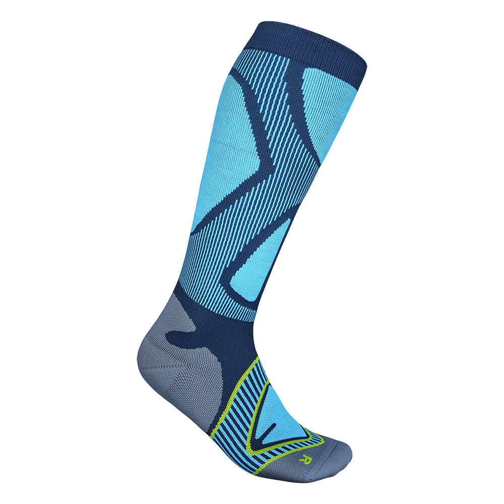 Ski Performance Compression Socks blu di lato su sfondo bianco