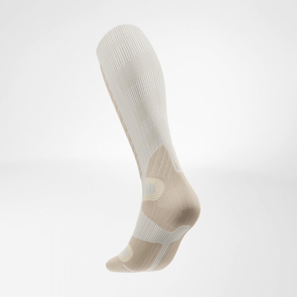 Vista laterale dell'interno della calza sportiva beige per lo sci alpino con lana merino