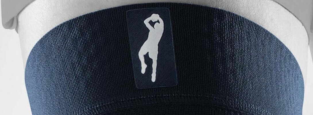 Registrazione dettagliata di Dirk Sleeve di Ginocchio Nowitzki Vista dettagliata su Dirk Nowitziki maniche al ginocchio con un logo Focus