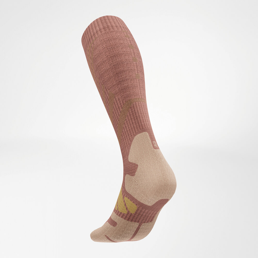 Vista posteriore delle Merino Outdoor Socks in una tonalità elegante. La finitura senza cuciture garantisce il massimo comfort e durata.