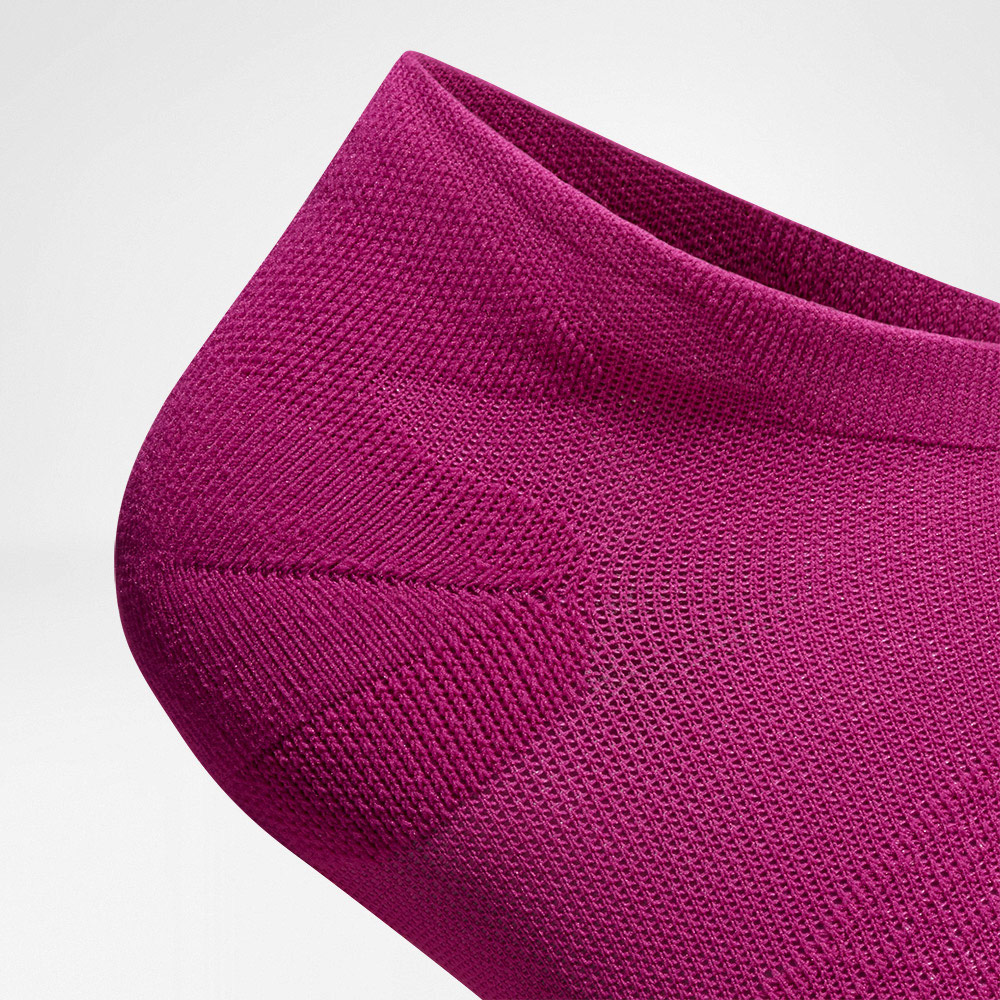 Calzini sportivi corti Ultra -Echo Berry Detail Knit Vista dettagliata dell'area di protezione del tallone del calzino in corsa di luce corta
