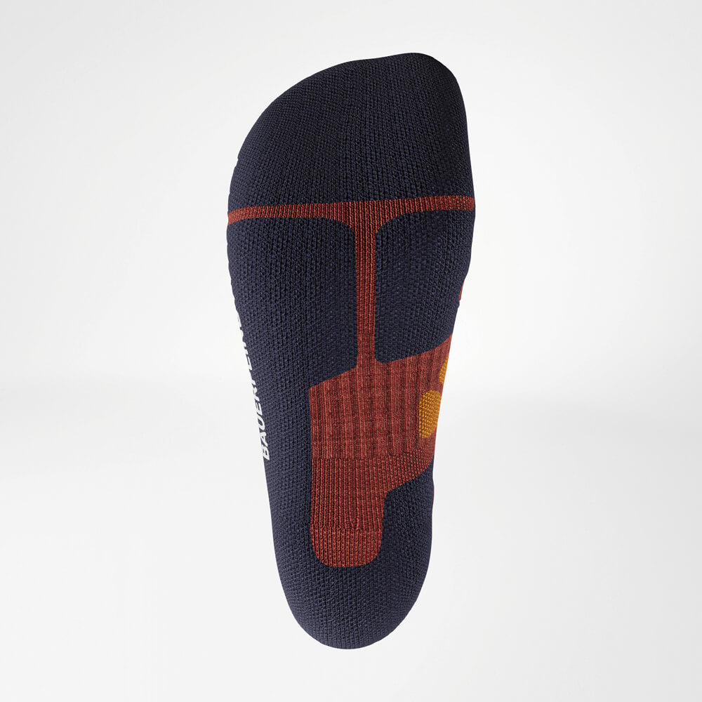 Vista dettagliata della suola dei Merino Outdoor Socks. I canali d'aria e la forma anatomica ottimizzano la ventilazione e mantengono i piedi asciutti e comodi, anche durante le lunghe escursioni.