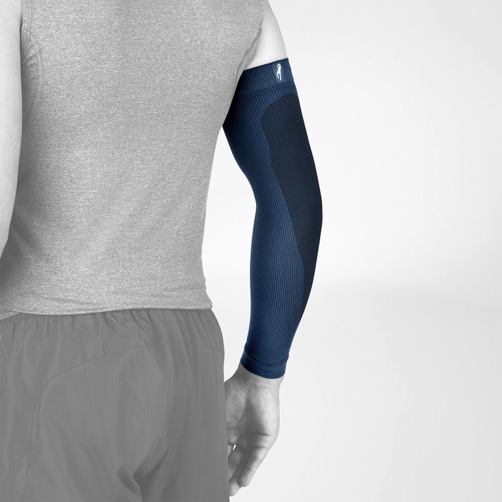 Vista laterale posteriore manica braccio dirk Nowitzki Edition sul corpo grigio stilizzato