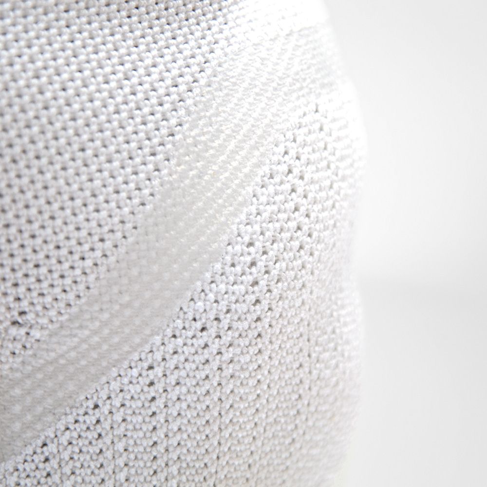 Kniebandage NBA White Detail Grip Technology Banda di guarigione in silicone all'interno del supporto per il ginocchio sportivo bianco NBA