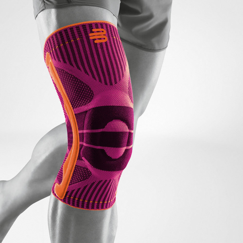 Kniebandage Pink Front View Weird Vista completa di una fascia al ginocchio rosa per lo sport sulla gamba grigia stilizzata