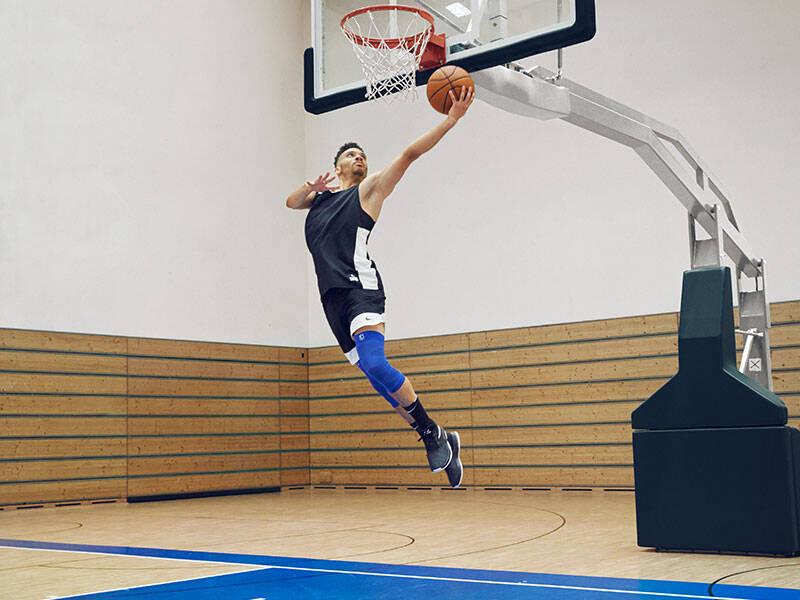 Corbleger dei giocatori di basket con supporto per il ginocchio a compressione blu NBA