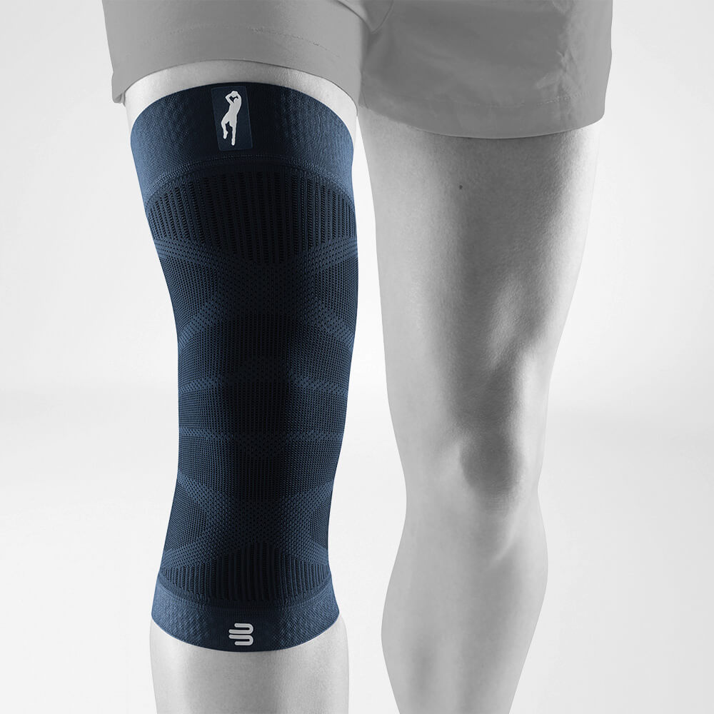 Vista frontale completa delle maniche del ginocchio Dirk Nowitzki Edition sul corpo grigio stilizzato