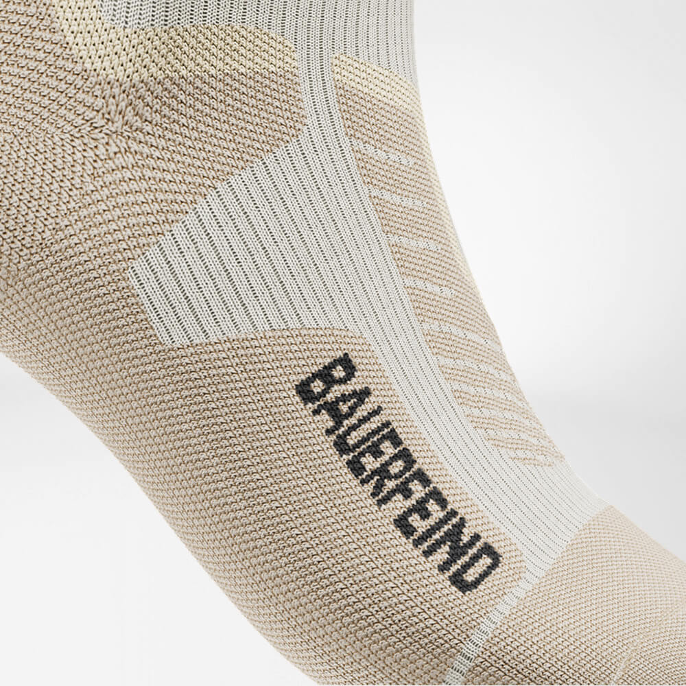 Vista dettagliata su Ski Boot Comfort Zone delle calze sportive beige per lo sci alpino con lana merino