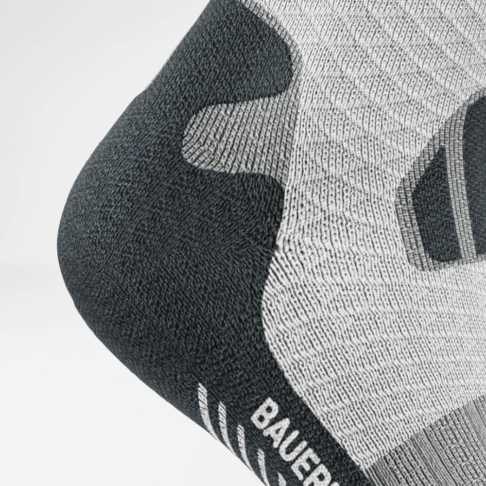 Central Trail Runrun che corre calzini grigio dettaglio protezione del tallone Zona di protezione del tallone di registrazione dettagliata della pista grigio di media lunghezza -calzini in esecuzione