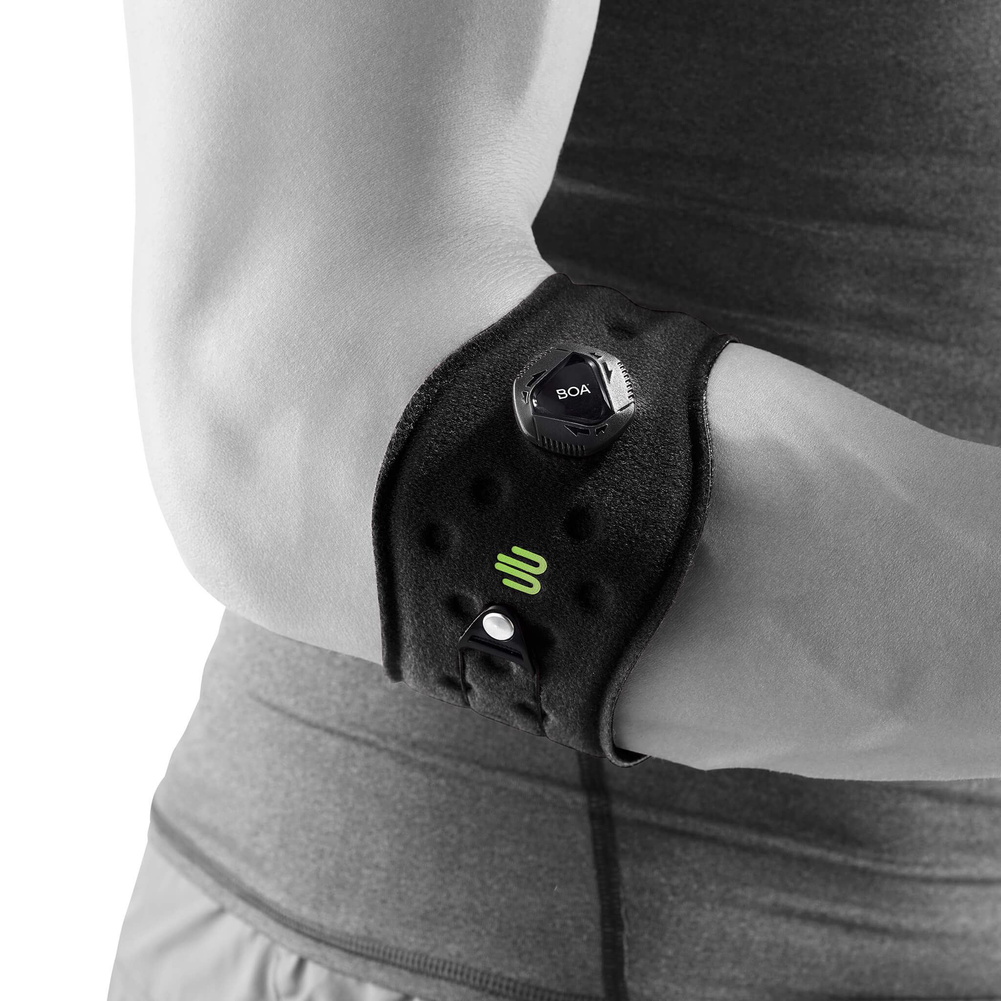 Ellenbogen Bandage Black Side View Completamento della clip del gomito nero sul corpo grigio stilizzato