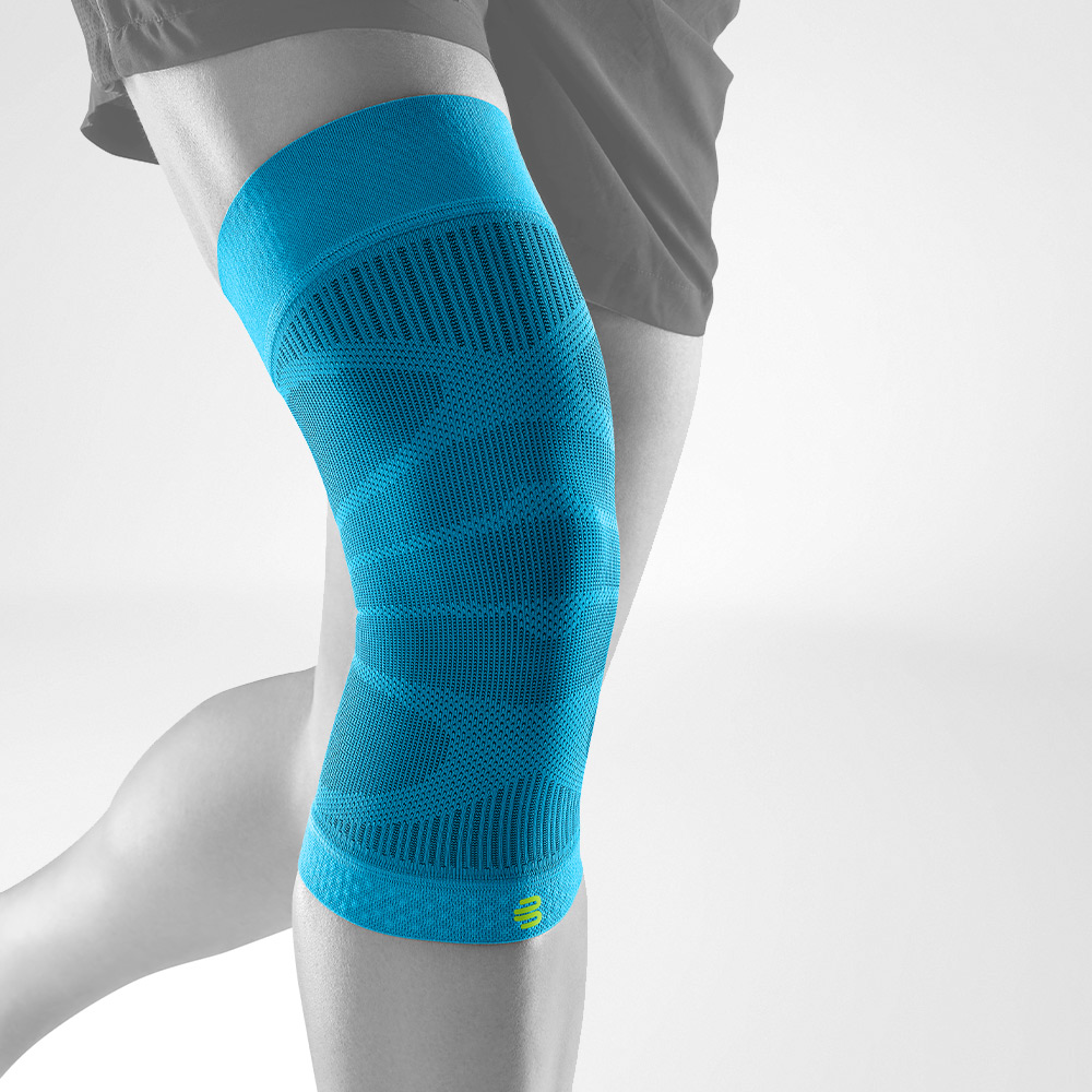 Vista completa delle maniche di ginocchio color Rivera su una gamba grigia stilizzata