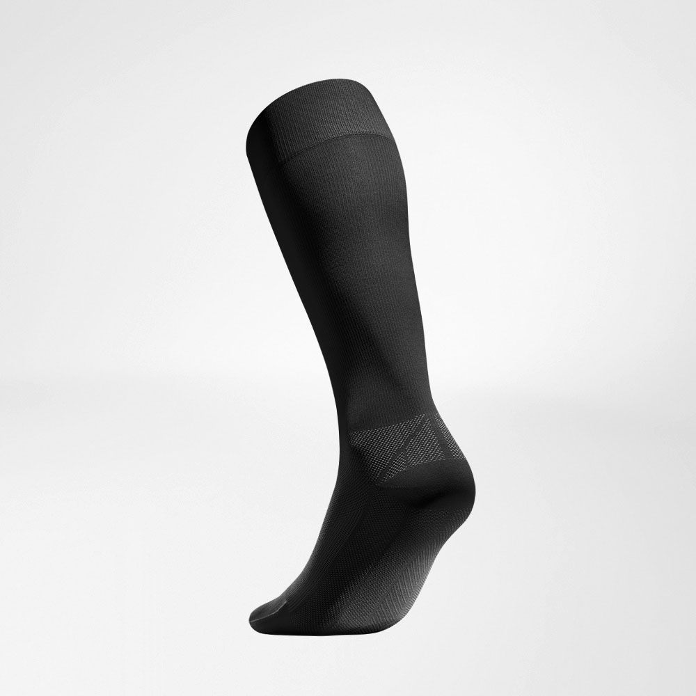 Calzini a compressione Rigenerazione Black View Rear Weird Vista completa dei calzini sportivi per la rigenerazione sul lato dietro