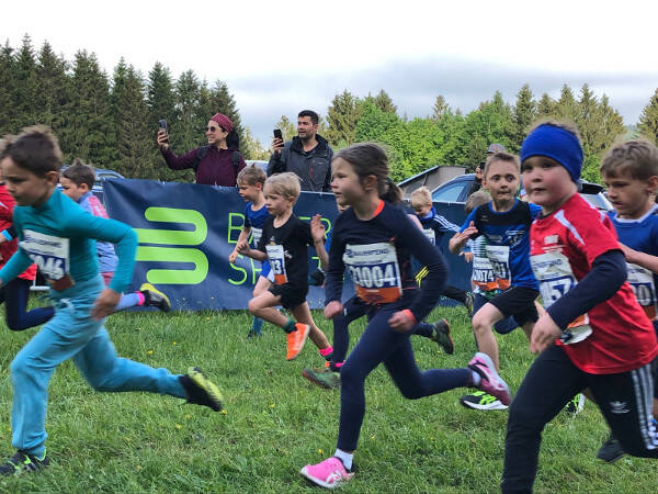 Rennsteiglauf anche per i bambini Snapshot of the Racing Ride Kids poco dopo l'inizio