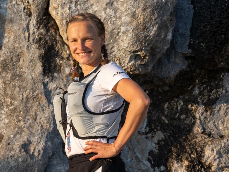 Hahner: trailrunning nel sangue Hahner Post davanti a un muro di roccia