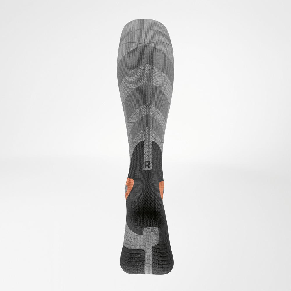 Vista posteriore della calza compressiva da sci da donna, con struttura del gambale stabilizzante e indicazione anatomica destra/sinistra.