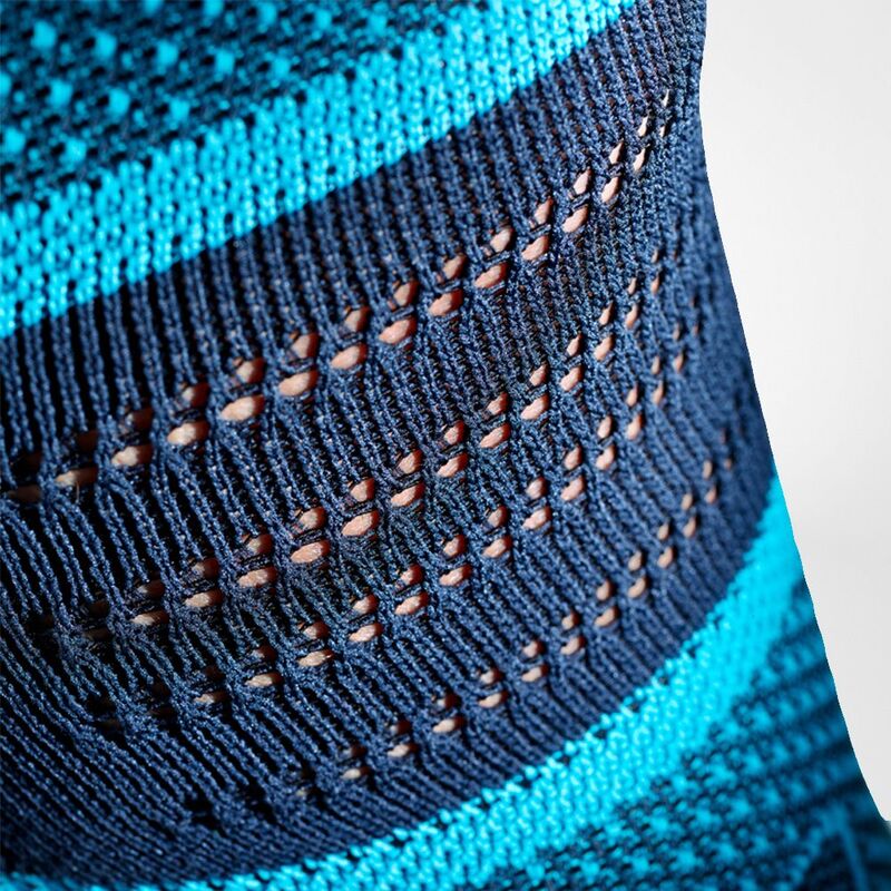 KnieBandage Detail Muntit Vista dettagliata della maglia traspirante nella gola del ginocchio dei carri armati per lo sport