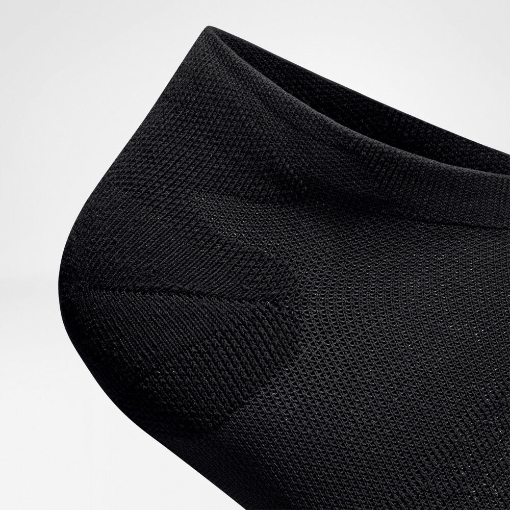 Kurze Sportsocken ultraleicht black Detail Gestrick Detailansicht des Fersenschutzbereiches der kurzen schwarzen leichten Laufsocke