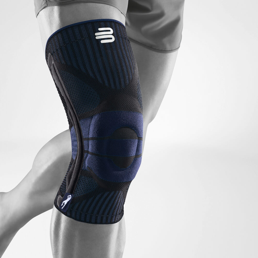 Vista completa della banda del ginocchio nero per Sport Dirk Nowitzki Edition sulla gamba grigia stilizzata