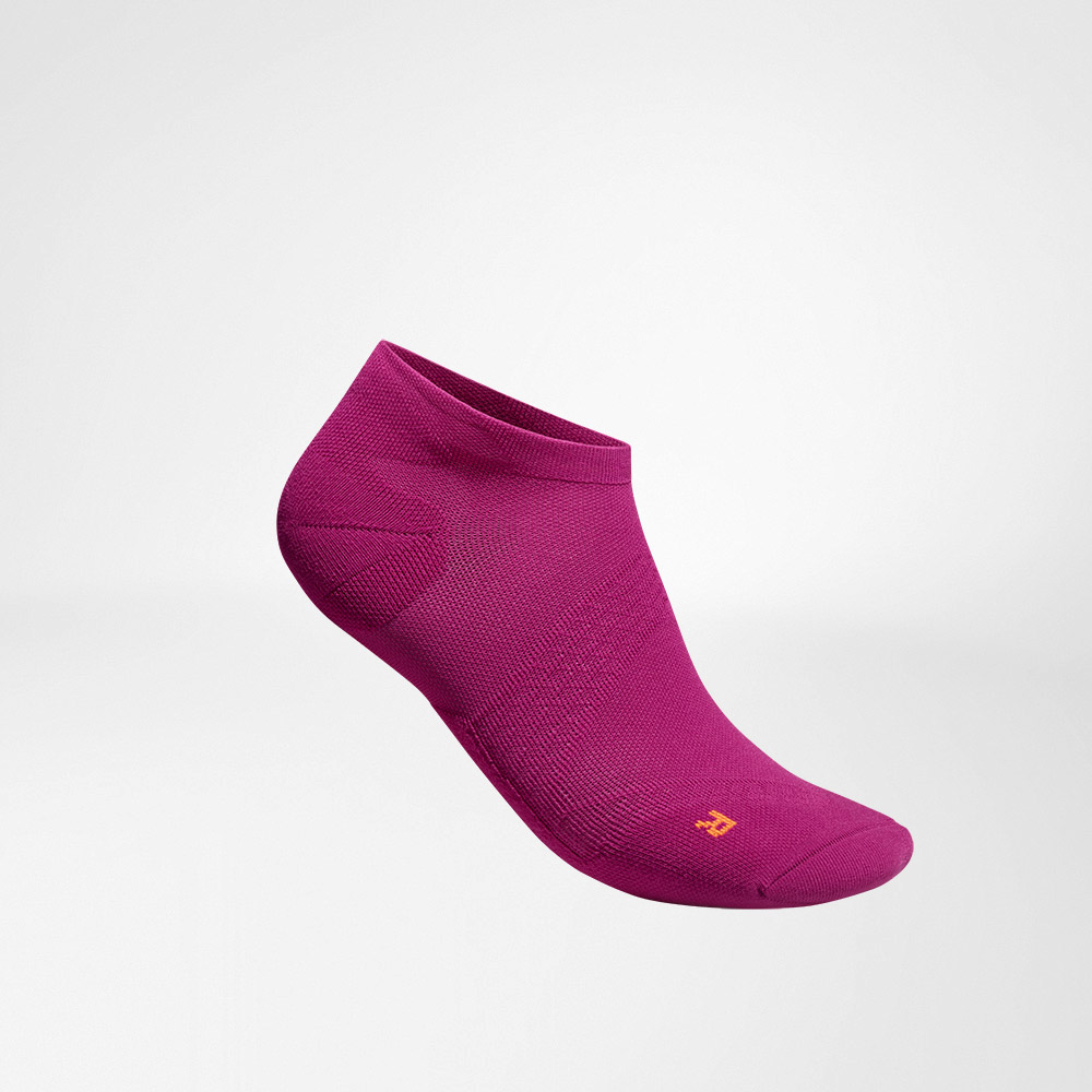 Calzini sportivi corti Ultra -luce laterale a bacche Vista completa laterale delle calze da corsa corti e leggeri colorate di Berry