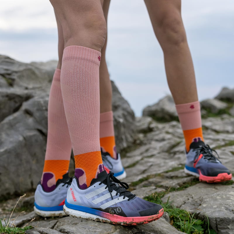 Trail Run Socken Peach Pink Medium -Calzini a compressione e calzini della pista da corsa da Bauerfeind Sports on a Rock